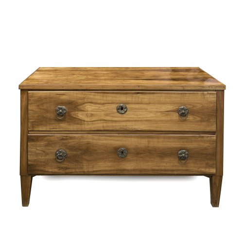 Kommode. Kirschbaum. Deutsch. 2-schübig. Rest. 82 x 125 x 60 cm.