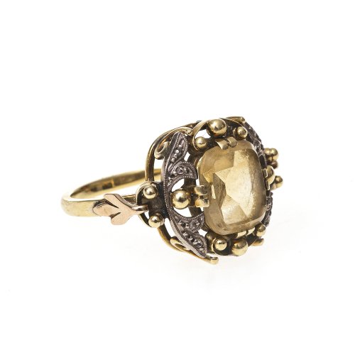 Ring. Gold, Citrinbesatz, filigran gearbeitet mit Diamantsplittern.