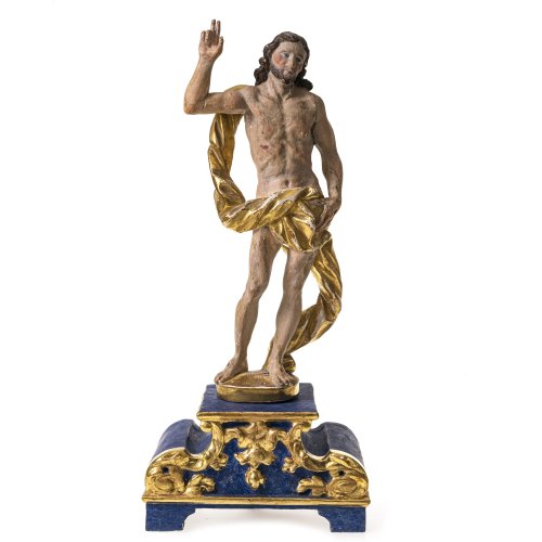 Auferstehungschristus. Holz, übergangene Farbfassung, auf Volutensockel.  Besch., rest. H. 49 cm.