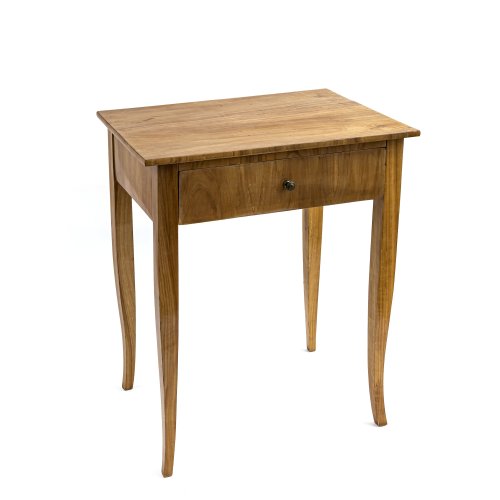 Nähtischchen. Biedermeier. Kirsche. Lichtschäden, leicht fleckig. 73 x 60 c 44 cm.