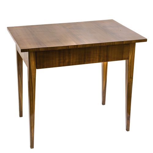 Kleiner Tisch. Kirschbaum. Biedermeier. Leicht best. 78 x 90 x 62 cm.