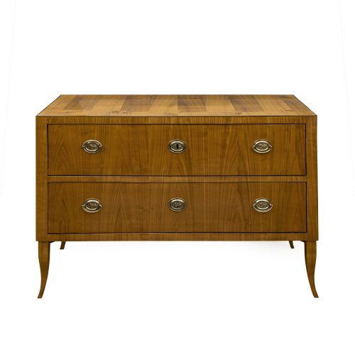 Kommode. Kirschbaum. Süddeutsch, um 1820. Rest. 84 x 121 x 51 cm.