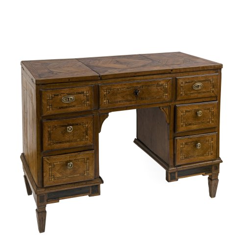 Poudreuse. Deutsch. Furnierhölzer, Einlegearbeiten. Alterungsspuren, verändert, Spiegel fehlt. 76 x 100 x 46 cm.