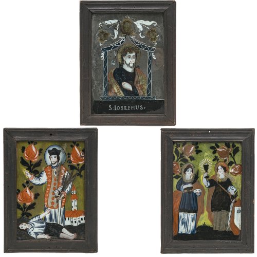 Drei Hinterglasbilder. Raimundsreut. Ein Hinterglasbild mit den Heiligen Ottilie und Barbara, Heiliger mit Schwert sowie Josef. Tempera/Glas. Zwei Gläser besch., rest. Je ca. 27 x 20 cm.