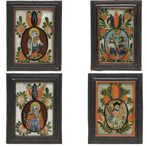 Vier Hinterglasbilder. Raimundsreut. Heilige Dreifaltigkeit, hl. Johannes von Nepomuk, hl. Maria von Bogenberg und hl. Maria Magdalena, jeweils in Ovalkartusche. Tw. besch., rest. Je ca. 18 x 12 cm.