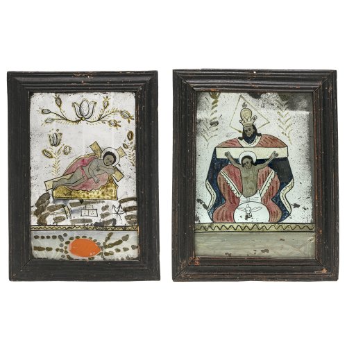Zwei Spiegelglasbilder. Raimundsreut. Jesuskind, auf dem Kreuz liegend bzw. Gnadenbild von Sonntagberg. Tempera/Spiegelglas. Leicht besch. Je ca. 26 x 17 cm.