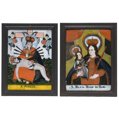 Zwei Hinterglasbilder. Sandl/Bucher. Pietà bzw. Gnadenbild St. Maria Maggiore in Rom. Tempera/Glas. Eines mit Kratzspuren. Je ca. 40 x 28 cm.