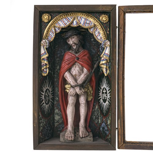 Schrein mit gegeißeltem Christus. Holz, Farbfassung. 58 x 33 x 15 cm.