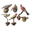 Sechs Vögel. Alpenländisch, 19. Jh. Unterschiedliche Vogelarten, auf Astgabeln sitzend. Holz, naturalistisch bemalt, ein Vogel auf Ast aus Ton. Diverse Größen. Alterungsspuren, minim. besch.