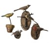 Fünf Vögel. Alpenländisch, 19. Jh. Unterschiedliche Vogelarten, auf Astgabeln sitzend. Holz, naturalistisch bemalt. Diverse Größen. Alterungsspuren.
