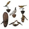 Sieben Vögel. Alpenländisch, 19. Jh. Unterschiedliche Vogelarten aus Holz. Einzelne Vögel, zwei auf einem Holzschwamm sitzend und eine Taube aus Keramik mit Glasur. Naturalistisch bemalt. Diverse Größen. Alterungsspuren, Taube best. und rep.