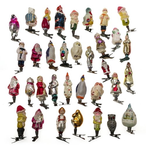 Figürlicher Christbaumschmuck. Tschechien, 19./20. Jh. Ca. 34 Teile, Hohlglas, teilw. versilbert bzw. verschieden farbiger Überfang. Unterschiedliche figürliche Motive, u.a. Nikoläuse und Vogelarten. Alterungs- und Gebrauchsspuren. Unterschiedliche Maße.