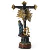 Standkreuz mit Schmerzensmutter. Holz, übergangene Farbfassung. H. 31 cm.