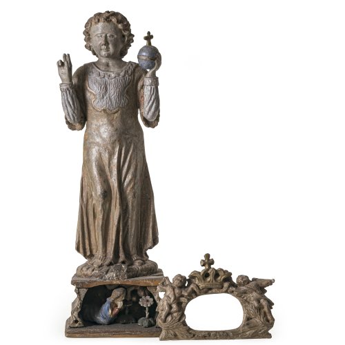 Segnendes Jesuskind, im Sockel Ölbergszene. Holz, vollrund gearbeitet, Farbfassung. Alterungsspuren, leicht besch. H.56 cm.
