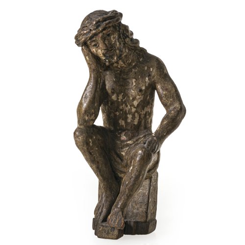 Christus in der Rast. Holz, Inkarnatfassung. Besch., ein Fuß fehlt.  H. 24 cm.