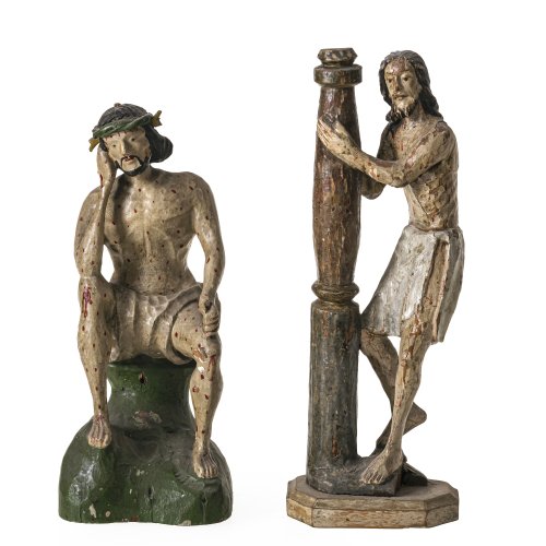 Christus in der Rast und Christus vor der Geißelsäule. Bayern. Holz, min. übergangene Farbfassung. Besch. H. 24-27 cm.