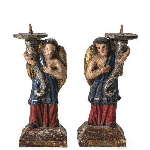 Ein Paar Leuchterengel. Süddeutsch. Holz, übergangene Farbfassung. H. je 17 cm.