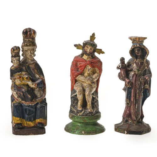 Drei Gnadenbilder. Bayern/Österreich. Maria Zell, Altötting und Christus in der Rast. Holz, Farbfassung. Besch. H. je ca. 13 cm.