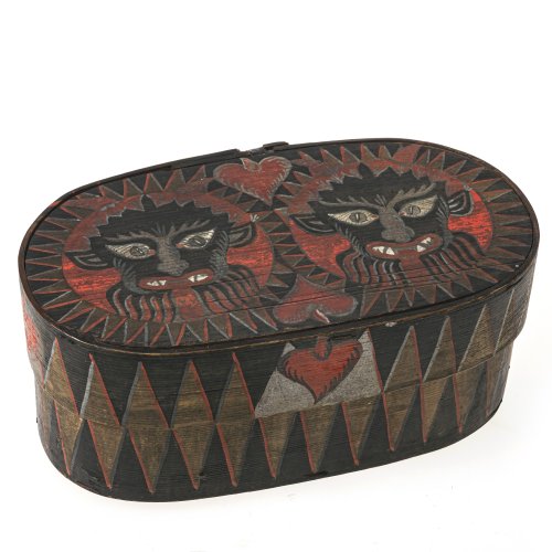 Spanschachtel. Farbig bemalt, Teufels- und Herzmotiv. L. 22,5 cm.