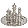 Gewürzgarnitur, 6-teilig, versilbert. Salz-, Pfefferstreuer, Pfeffermühle, Senfgefäß (ohne Löffel), Zuckerstreuer, Tablett. Perldekor. Gestempelt 