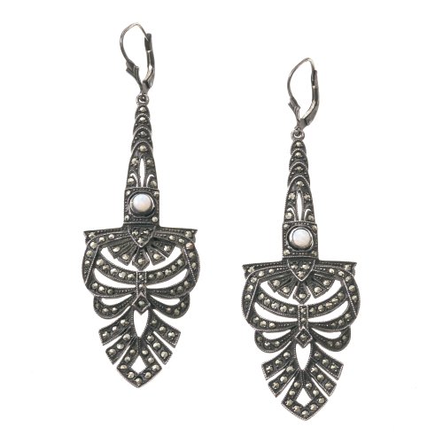 Ein Paar Ohrgehänge. Silber, mit Markasiten und kleinem Opal. Art déco. L. 7,5 cm.