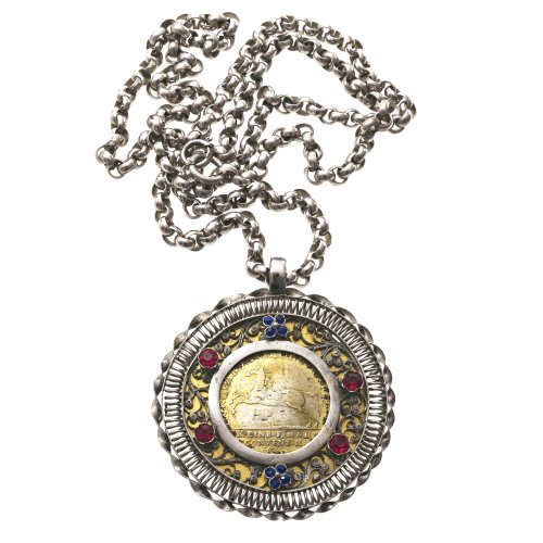 Miedergeschnüranhänger mit Erbskette.