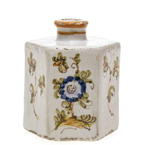 Böhmen. Sechskantflasche, Keramik. Mit floraler Motivik. Verschluss fehlt. H. 14 cm. Besch.