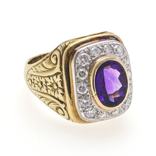 Herrenring. Gold, Amethystbesatz, Diamanten in Pavémanier. Schiene vergrößert, Tragespuren.