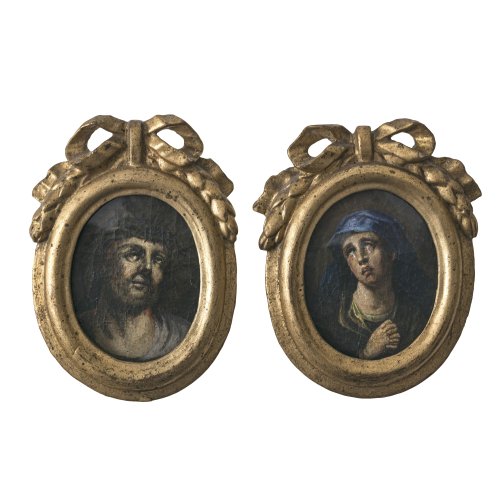 Zwei Miniaturporträts. Süddt., 18./19. Jh. Darstellung Jesus als Schmerzensmann und Maria als Mater Dolorosa. Öl/Karton. In ovalem Rahmen mit Banddekor. Mit Rahmen 16 x 13 cm. Alterungsspuren, rest.