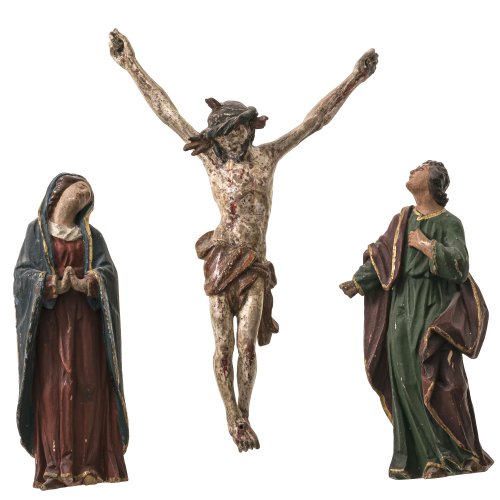Kreuzigungsgruppe. Süddt., Ende 19. Jh. Holz geschnitzt. Corpus Christi mit Assistenzfiguren Maria und Apostel Johannes. Übergangene Farbfassung. H. ca. 17-22 cm. Alterungsspuren, best.