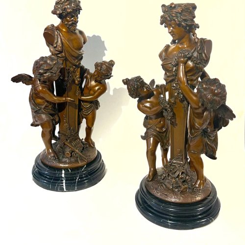 Zwei Karyatiden mit Putti. In der Art des 18. Jh. Bronze. H. je 42 cm.