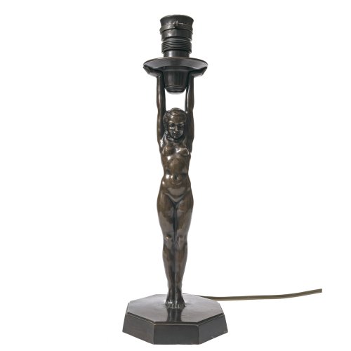 Daumiller, Gustav Adolf. Stehender Frauenakt, eine Lampenfassung hochstemmend. Bronze, Patina. Auf Plinthe sign. 