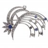 Brosche. Kometenform. Saphir-, Brilliant- und Diamantbesatz. 18 K WG.