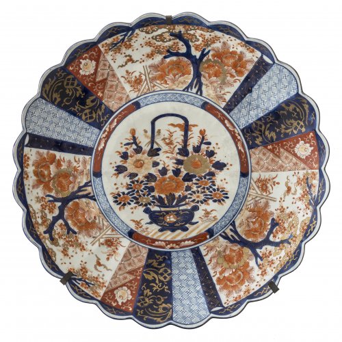 Platte, Porzellan, Arita. Japan, 19. Jh. ø 55 cm.