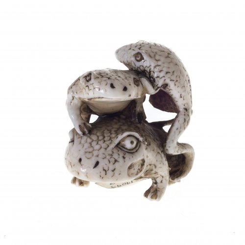 Netsuke, Kröte mit zwei Jungen.