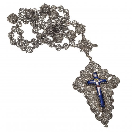 Rosenkranz. Perlen aus Silberfiligran, emailliertes Abschlusskreuz. L.68 cm.