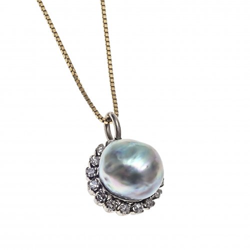 Kette. 14K GG, mit Zuchtperlenanhänger und Brillianten.
