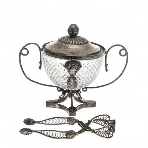 Zuckerdose mit Zange. Deutsch, um 1820. Verschlagene Marken. H. 17 cm.
