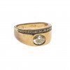 Ring. Mit Zentralem Diamant und Diamantsplittern (9 Stück)