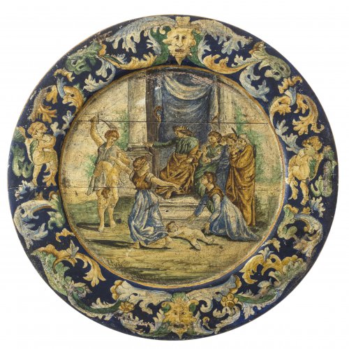 Teller. Holz, farbig bemalt. 18/19. Jh.,  in der Art von Urbino. Urteil des Salomon. ø49,5 cm. Rep., besch.