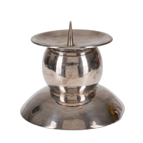 Leuchter. Silber (835). Bremer Werkstätten für kunsthandwerkliche Silberarbeiten, um 1950. Auf breitem, gewölbtem Stand Kugelschaft. H. 13 cm.