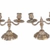 Ein Paar Kerzenleuchter. Messing, vernickelt. Zweiflammig. Barockstil. Berieben. H. 15 cm.