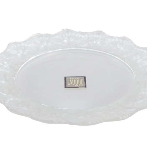 Glasteller. Lalique, Paris. Modell Honfleur. Min. Kratzspuren. Sign. ø21 cm.