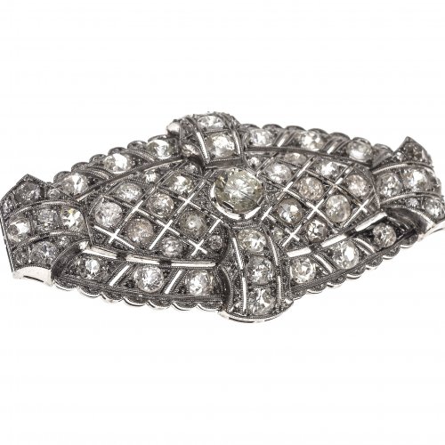 Brosche. WG oder Platin, Diamantbesatz.