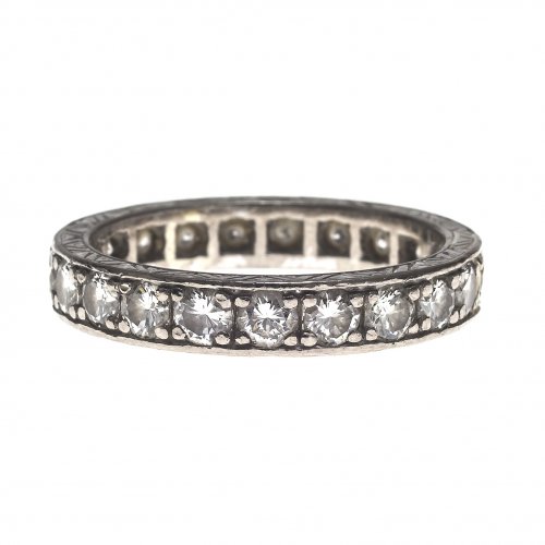 Riviere Ring. WG. Umlaufend mit 21 Brillanten gefasst. Ca. 5 g. Weite 58.