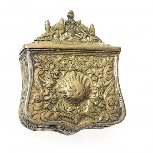 Patronentasche. Metall, reliefiert. H.12 cm.