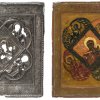 Ikone. Russland, 18./19. Jh. Gottesmutter mit Kind und vier Engeln.  Tempera/Holz. Mit getriebenem und graviertem Silberoklad. Besch. 23,5 x 20 cm.