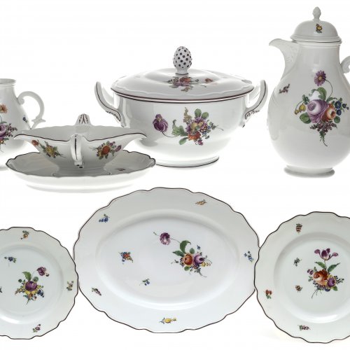Kaffee- und Speiseservice. 45-teilig. Nymphenburg, Blumendekor.