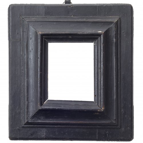 Rahmen. Alpenländisch, frühes 16. Jh. Nadelholz, schwarz gebeizt. 9,5 x 12 cm.