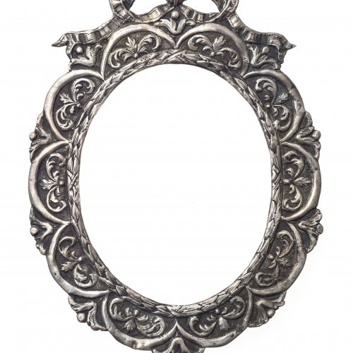 Rahmen für Miniatur. Deutschland, um 1700. Silber, getrieben. Außenmaß 18 x 13,5 cm.